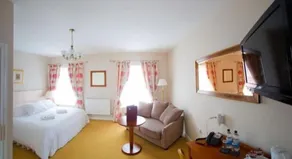 Four Seasons Hotel - Room