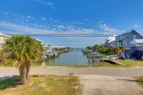 Breezy Dauphin Island Vacation Rental with Deck! - Innvendig