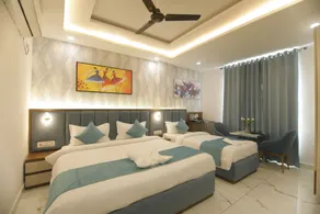 Treebo Premium Paarth Grand with Pure Veg Restaurant - Chambre