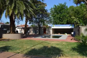 Airport Gardens Boutique Hotel - Pool