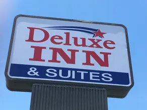 Deluxe Inn & Suites - Extérieur