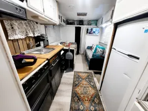 Vintage Rv Spa Experience for 3 - Private kitchen