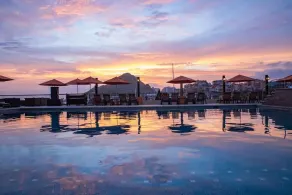 Marina Junior Suites - Pool på taget