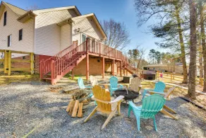 South Carolina Retreat w/ Fireplace & Lake Access! - Interiör