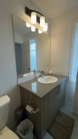 3BR Family House in NE Edmonton - Badrum