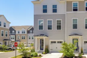 Walk to Cambridge Waterfront: Townhome w/ Deck - Interiör
