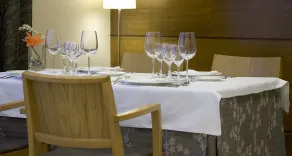 Up Rooms Vic Hotel - Restaurant