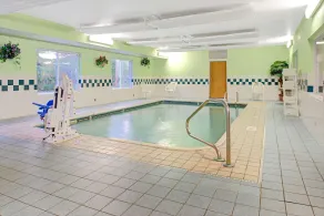 Super 8 by Wyndham Pontoon Beach IL/St. Louis MO Area - Piscine
