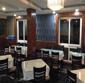 The Majestic Crown - Restaurant