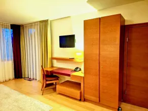 WHIRLPOOL-SUITE AMADEUS - Weitblick - Golf & Wellness - direkter Bademantelgang - ADULTS ONLY - Wohnzimmer