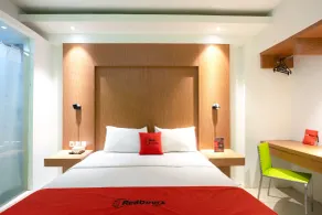 RedDoorz Apartment at Bogor Valley - Zimmer