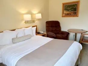 Beartooth Hideaway Inn & Cabins - Room