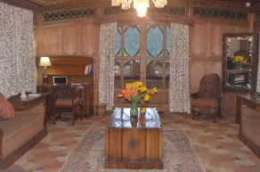 Alexandra Houseboats - Coin salon dans le hall