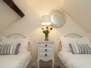 Little Gem - Room