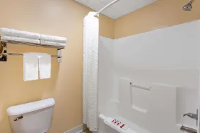 Super 8 by Wyndham Fort Dodge IA - Salle de bain