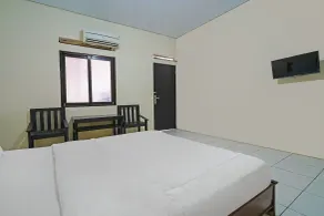 RedDoorz Syariah near Universitas Muhammadiyah Cirebon - Habitación