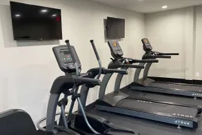 La Quinta Inn & Suites by Wyndham Indianapolis Downtown - Salle de remise en forme