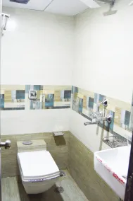 Hotel A. K. International - Fort - Bathroom