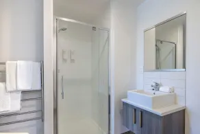 Quest on Beaumont - Bathroom