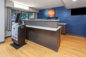 Travelodge by Wyndham Peoria - Hall