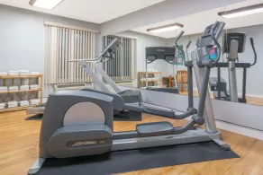 Super 8 by Wyndham Bloomington/Airport - Salle de remise en forme