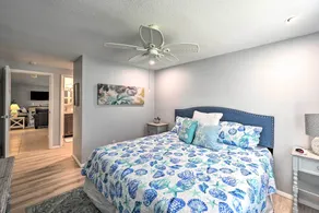 Retreat w/ Heated Pool Near Vanderbilt Beach! - Intérieur