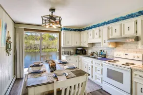 Angler's Paradise: Lake Wawasee Waterfront Home - Interiør