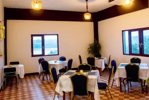 Crown Royale Hotel & Lounge - Restaurant