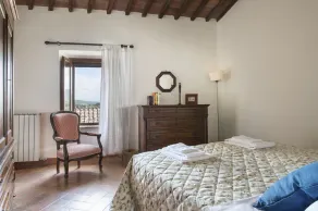 Montestigliano, en autentisk bondegård i hjertet af Toscana, er en oase af fred og skønhed, der tilbyder sine gæster raffinerede boliger og en fortryllende udsigt - Værelse