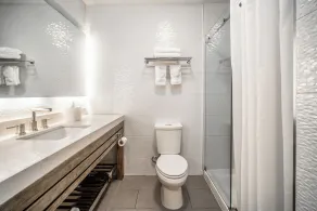 Lexen Hotel - Hollywood Walk of Fame-Universal Studios - Bathroom