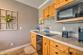Large, Cozy Midway Studio w/ Mountain Views! - Interior