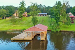 Quiet Lake Gladewater Getaway w/ Dock & Kayaks! - Innenbereich