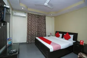 Ganga Palace Near Vishwakarmaghat - Room