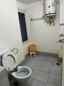 Goroomgo Jewel Pathankot - Badezimmer