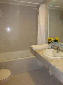 Apartamentos Balear Beach - Banheiro