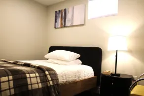 Stunning Furnished 2 Bedroom 2 Washroom Basement Apartment - Rum