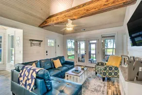 Riverfront Darien Cottage w/ Private Dock! - Interiør