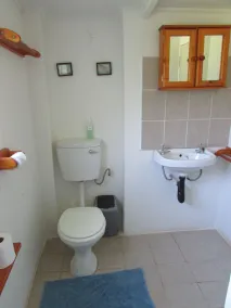 Absolute Leisure Cottages - Bathroom