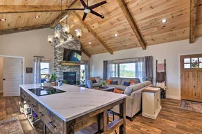 Chic Williamstown Retreat With Pool & Hot Tub! - Innenbereich