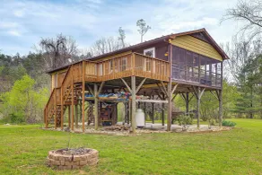 Fire Pit + Patio: Creekside Cabin in Eagle Rock! - Interiør