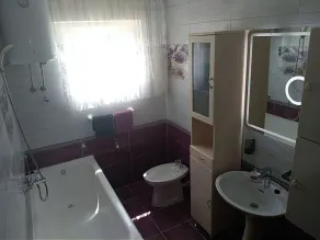 Neue und komplett renovierte Wohnung 5-1 - Badezimmer