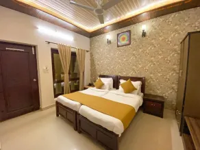 Hotel Nirvana Palace Near Parmarth Niketan - Room