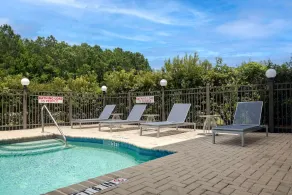 Spark by Hilton Savannah Airport - Piscine