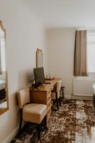 The Prince of Wales Hotel Berkeley by Bellevilla, A38 M5 - Room