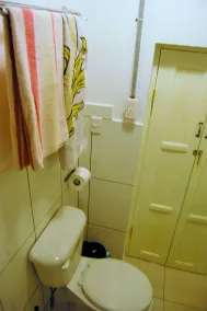 Island Life Hostel - Bathroom