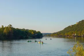 Shaded Getaway w/ BBQ & Fire Pit in Austin! - Interiör
