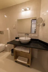 The Solitaire Express - Bathroom