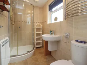 3 Cowper Place - Bathroom