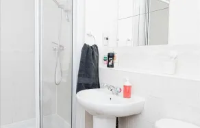 Bayview Apartments - Baño