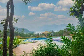 Encore A Boutique Resort, Mulshi - Pool